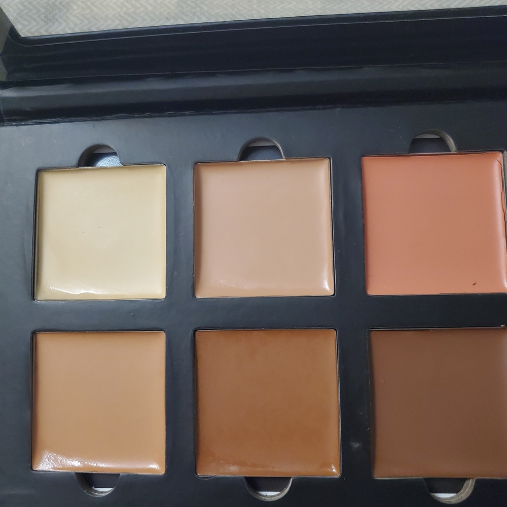 Cream Concealer Palette for Women - Multi-Shade Neutral Tones